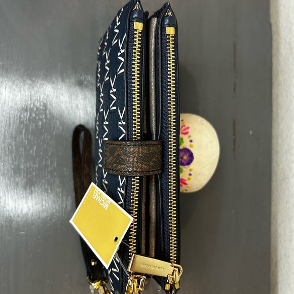 Michael Kors Jet Set Logo Double Zip Wristlet - Picture 3 of 7